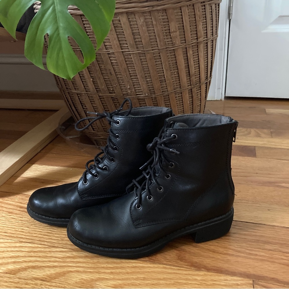 Excellent Condition Eastland Women’s Black Leather Boots Sz 6